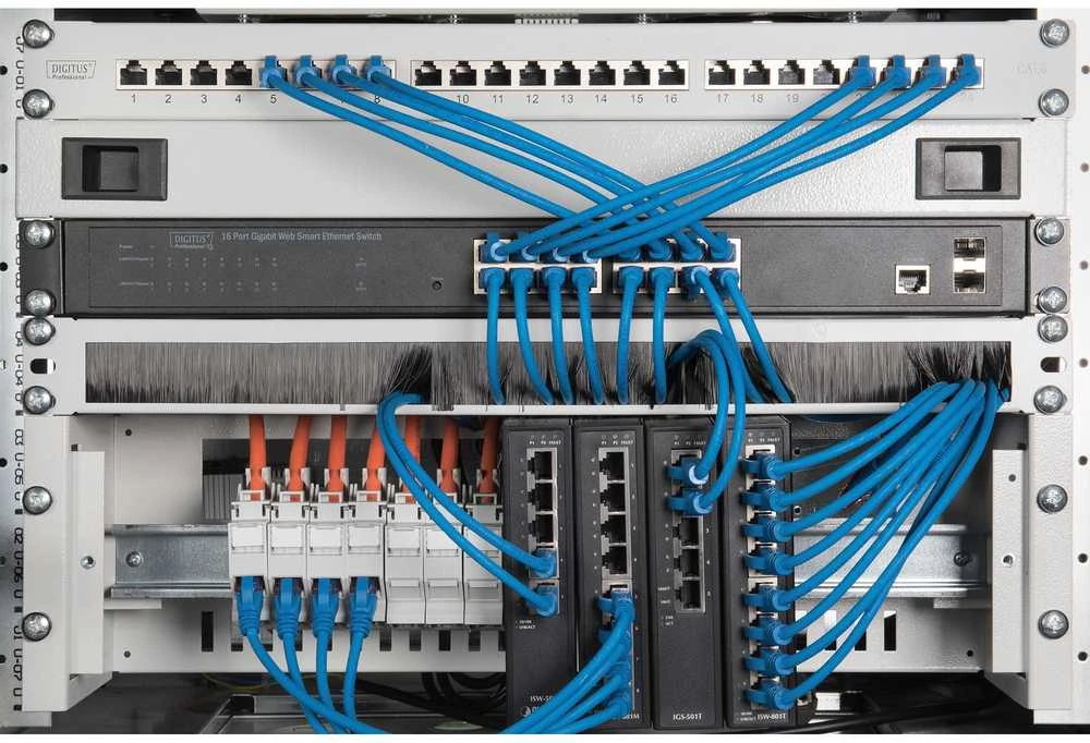 DIGITUS Kabelbrstenleiste 1HE ffnung 24x423mm grau