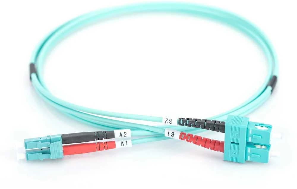 Assmann Electronic Assmann elektroninis DIGITUS šviesolaidinis pataisinis laidas LC į SC Multimode 50/125 m dvipusis ilgis 2 m klasė OM3