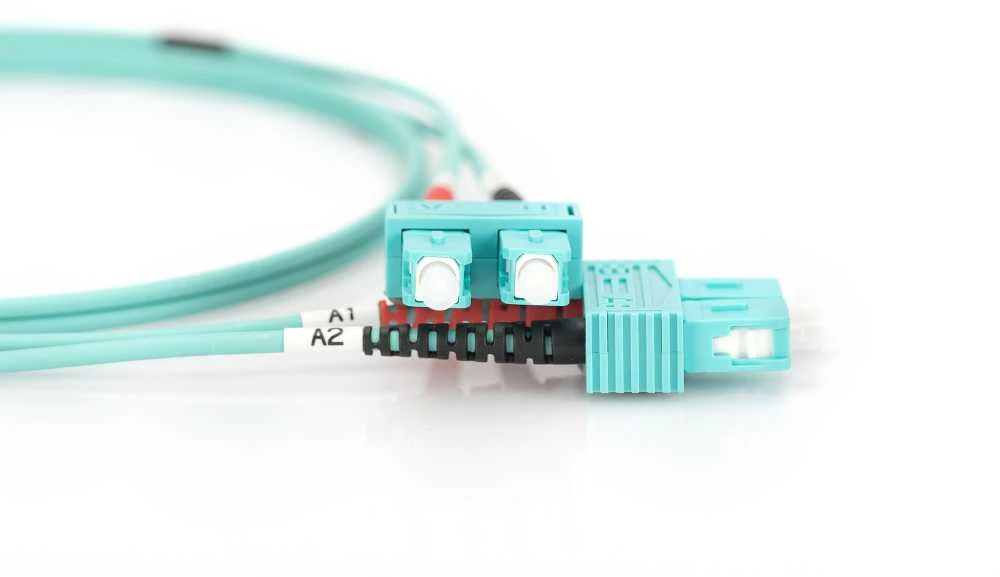 Assmann Electronic „Assmann“ elektroninis DIGITUS šviesolaidinis laidas nuo SC iki SC daugiamodis 50/125 m dvipusis ilgis, 2 m, OM3 klasė