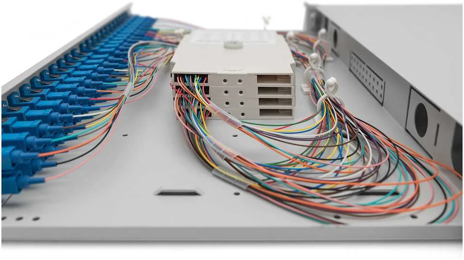 Assmann Electronic DIGITUS šviesolaidinė slankioji sujungimo dėžė 1U Įrengta 24x SC dupleksas, įsk. M 25 Screw Splice Cassette Color Pigtails OS2 Adapteris