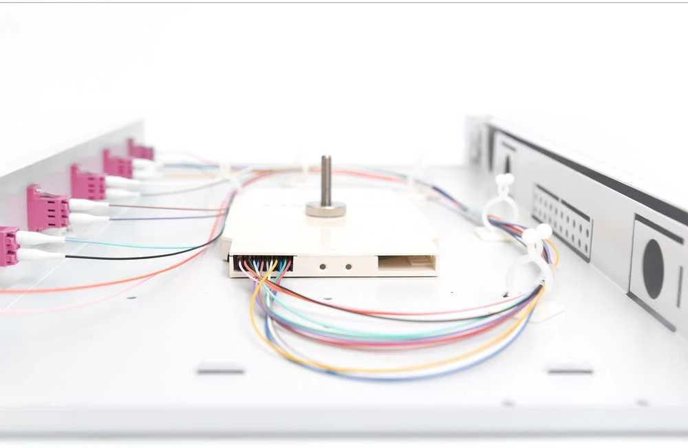 Digitus DN-96330-4 komutacinės spintos priedas Laidų tvarkymo skydas
