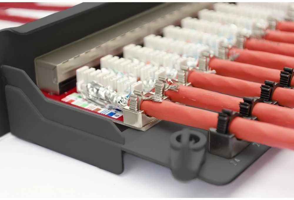 Digitus CAT 6A | Patch Panel | RJ45, 8P8C | Tinka montuoti 483 mm (19 colių) spintelėje; Perdavimo savybės: 6A kategorija, EA klasė; Taikymo sritis: iki 500 MHz, 10 GBase-T; Dydis: 482,6 x 44 x 109 mm | RJ45 ekranas (alavuota bronza)