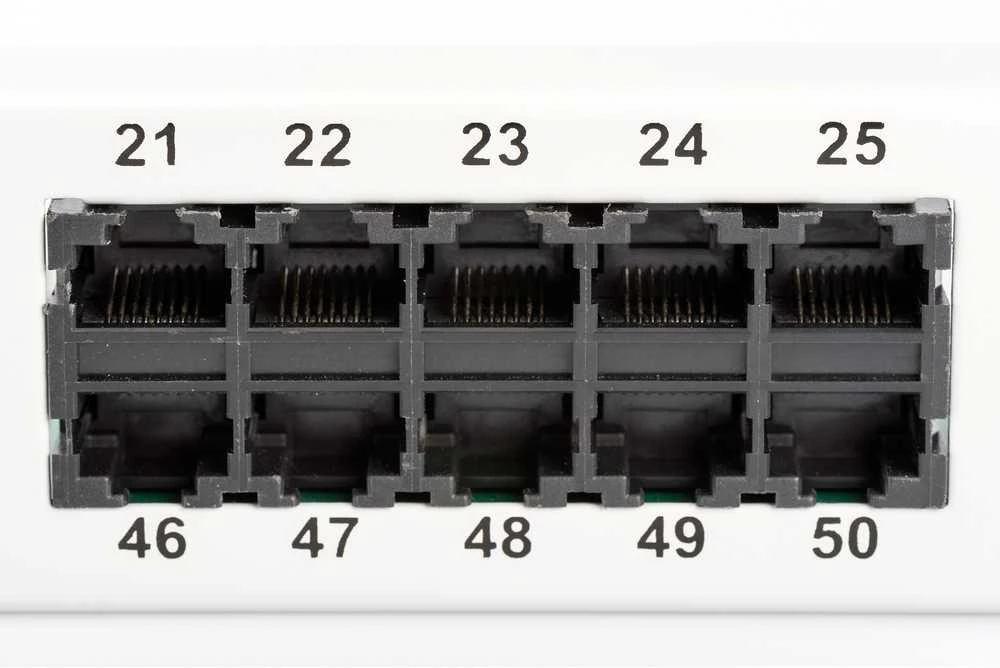 „Assmann Electronic DIGITUS CAT 3 ISDN“ komutacinė panelė, neekranuota, 50 prievadų RJ45 8P4C LSA 1U, montuojama ant stovo, pilkos spalvos RAL 7035