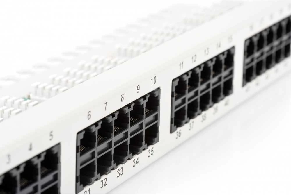 „Assmann Electronic DIGITUS CAT 3 ISDN“ komutacinė panelė, neekranuota, 50 prievadų RJ45 8P4C LSA 1U, montuojama ant stovo, pilkos spalvos RAL 7035