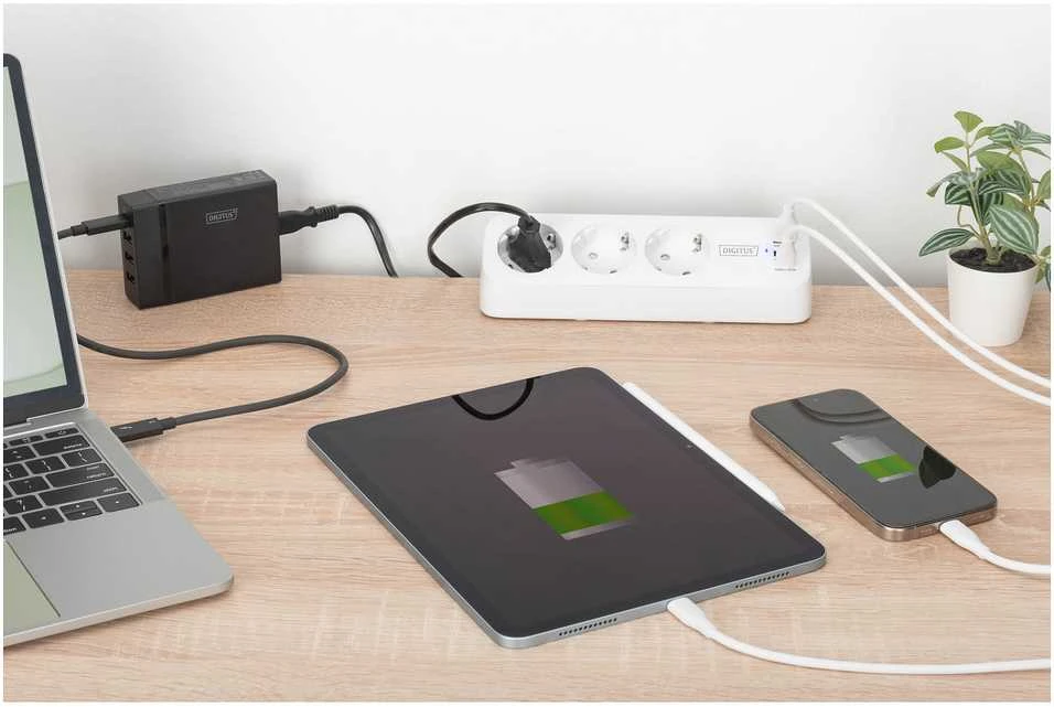 „Digitus“ 3 krypčių biuro lizdų juosta su 2 USB-A ir 1 USB-C jungtimis | DA-70626