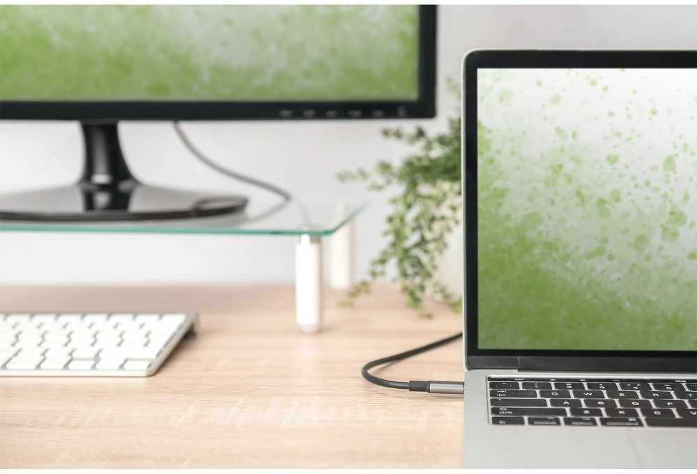 Digitus USB-C į HDMI laidas prijungtas prie kompiuterio