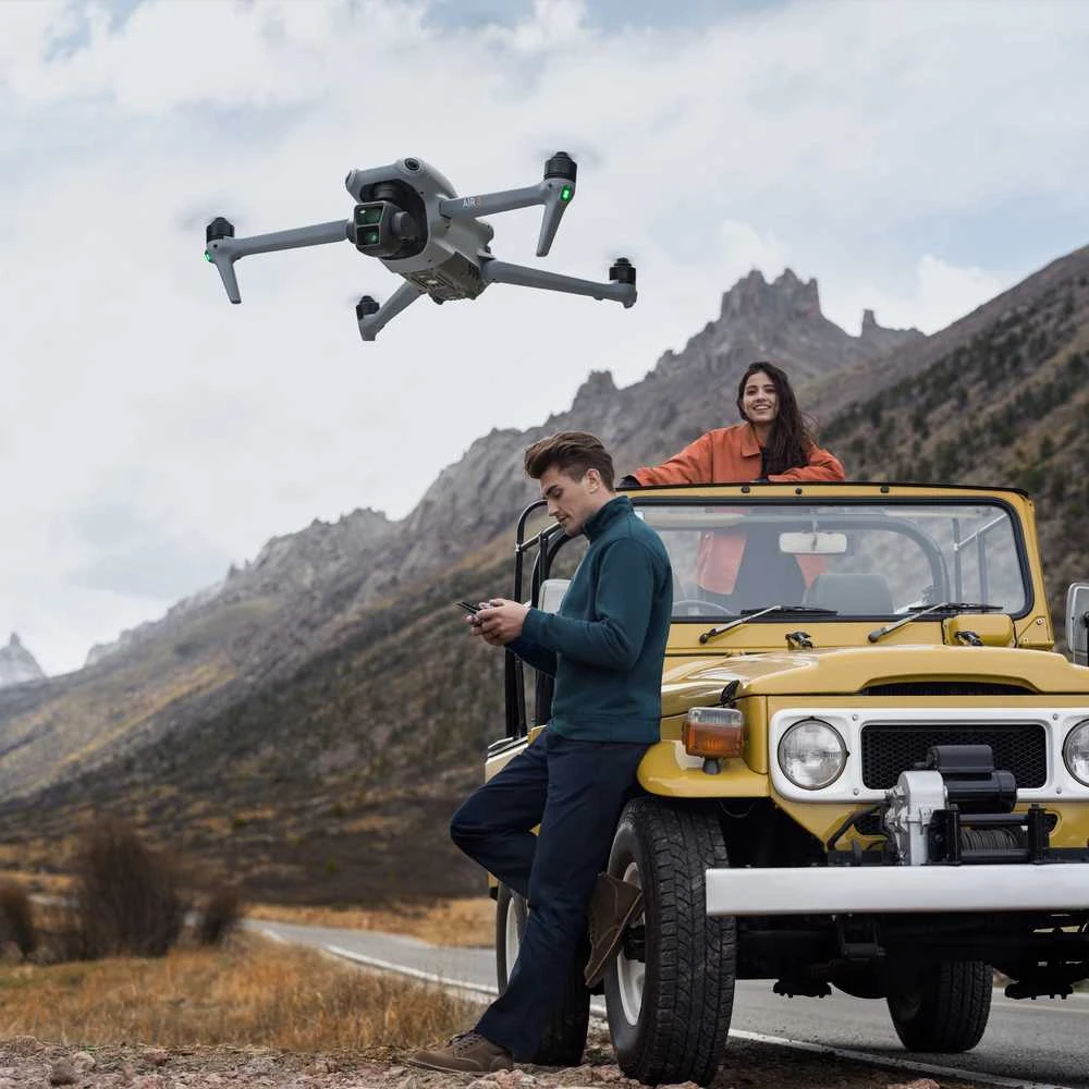 DJI Flip dronas su DJI RC 2 valdymo pultu
