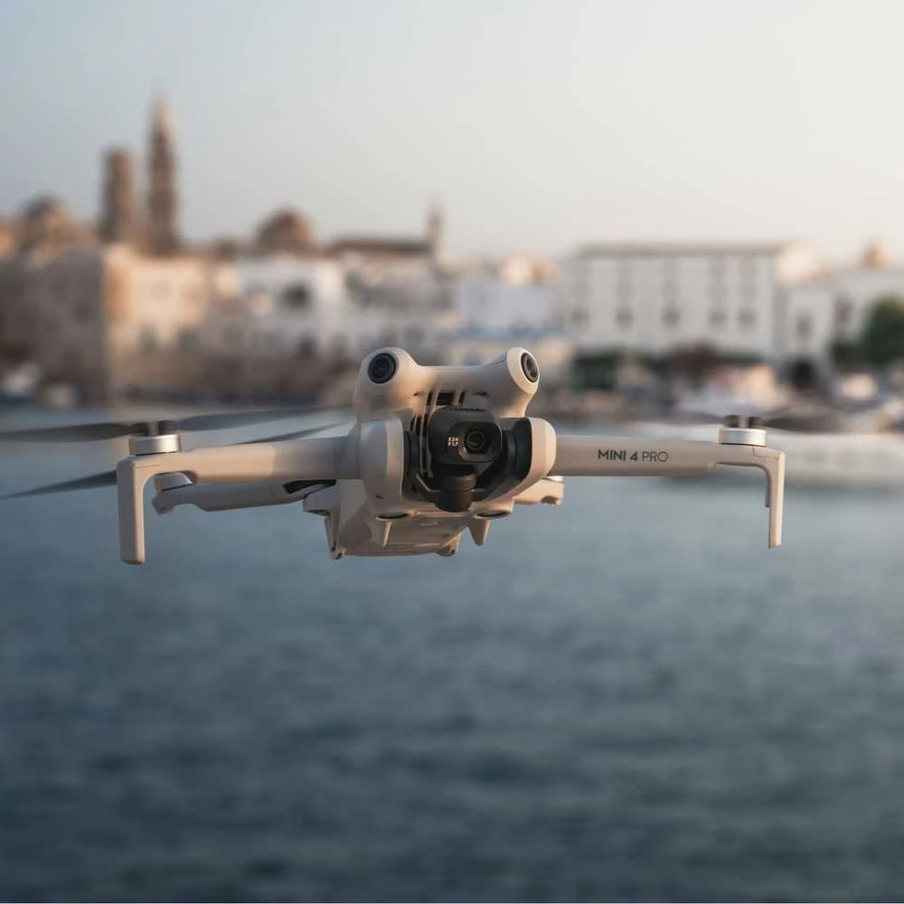 DJI Mini 4 Pro Fly More Combo (DJI RC 2) dronas