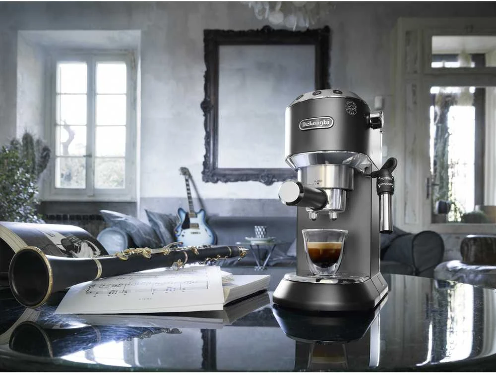 Kavos aparatas DeLonghi Dedica Style EC685.BK, Juodas