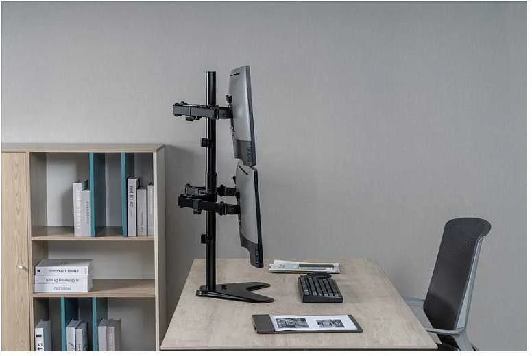 Equip 650127 monitoriaus laikiklis arba stovas 81,3 cm (32″) Stalas Juoda