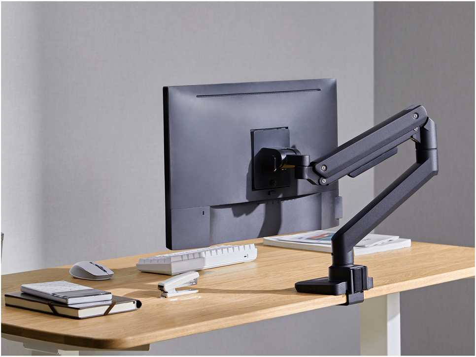 Equip 650180 monitoriaus laikiklis arba stovas 124,5 cm (49″) Stalas Juoda