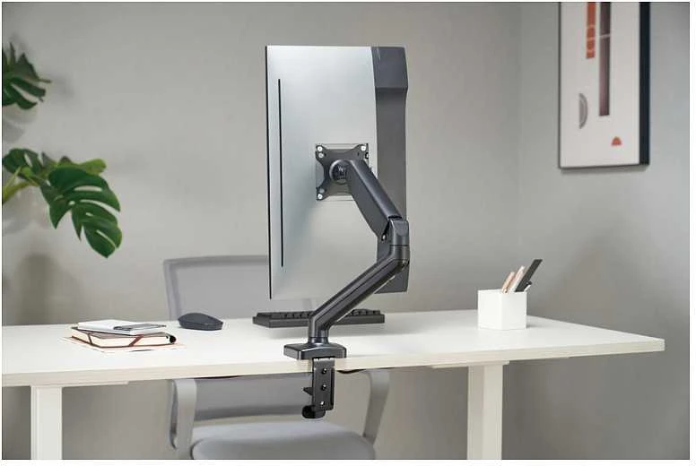Equip 650120 monitoriaus laikiklis arba stovas 81,3 cm (32″) Stalas Juoda