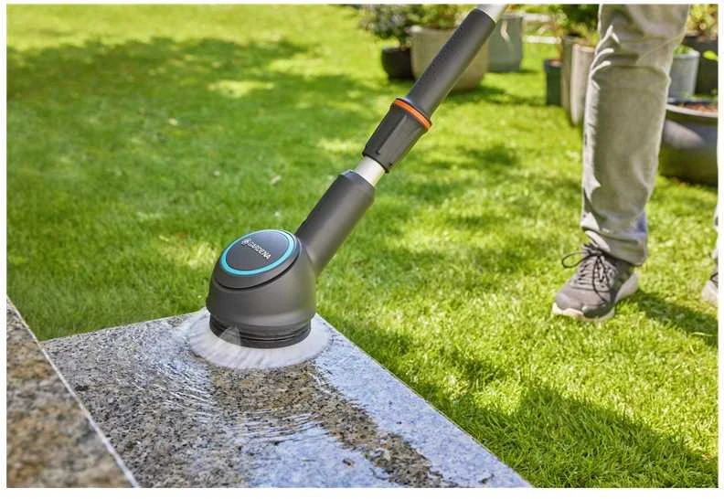 Gardena AquaBrush diskinis šepetys - praktiškas ir patogus valymo priedas