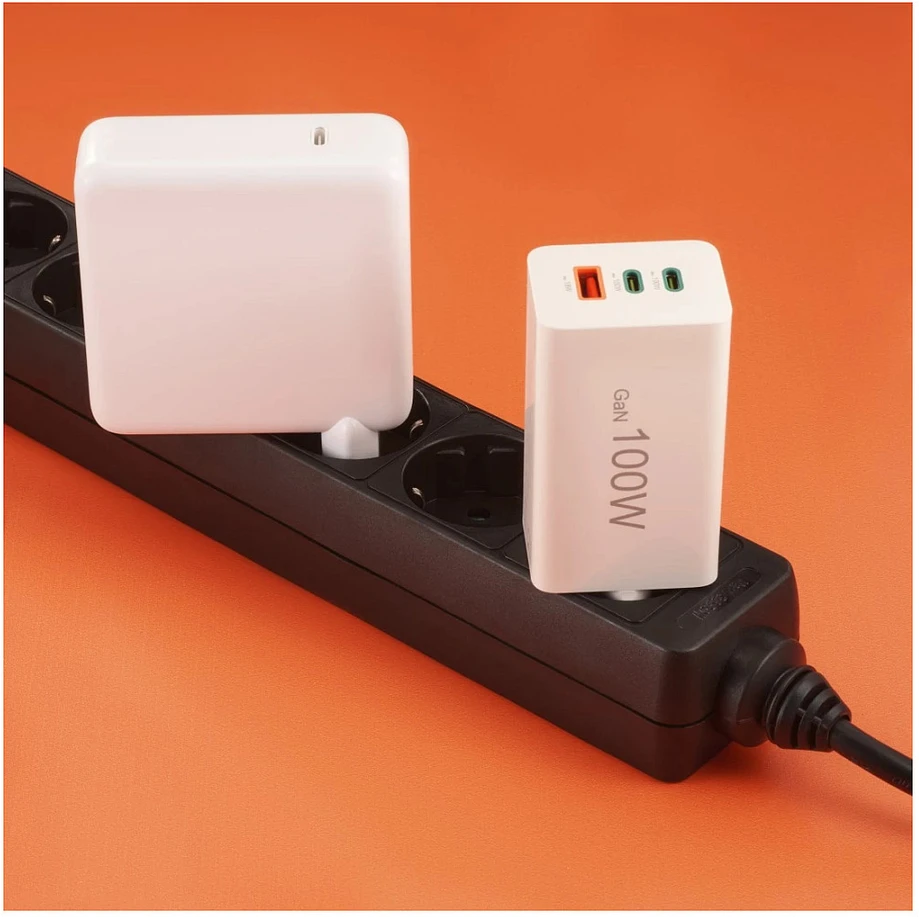 Hama mini 100W GaN PD/QC 2x USB-C, 1x USB-A balta