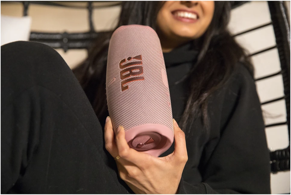 JBL Charge 5 nešiojama kolonėlė, Balta