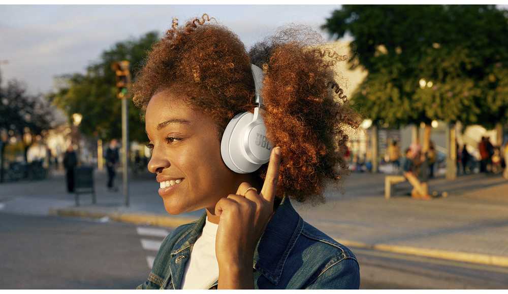 Belaidės ausis apgaubiančios triukšmą slopinančios Ausinės JBL Live 660NC, Juoda