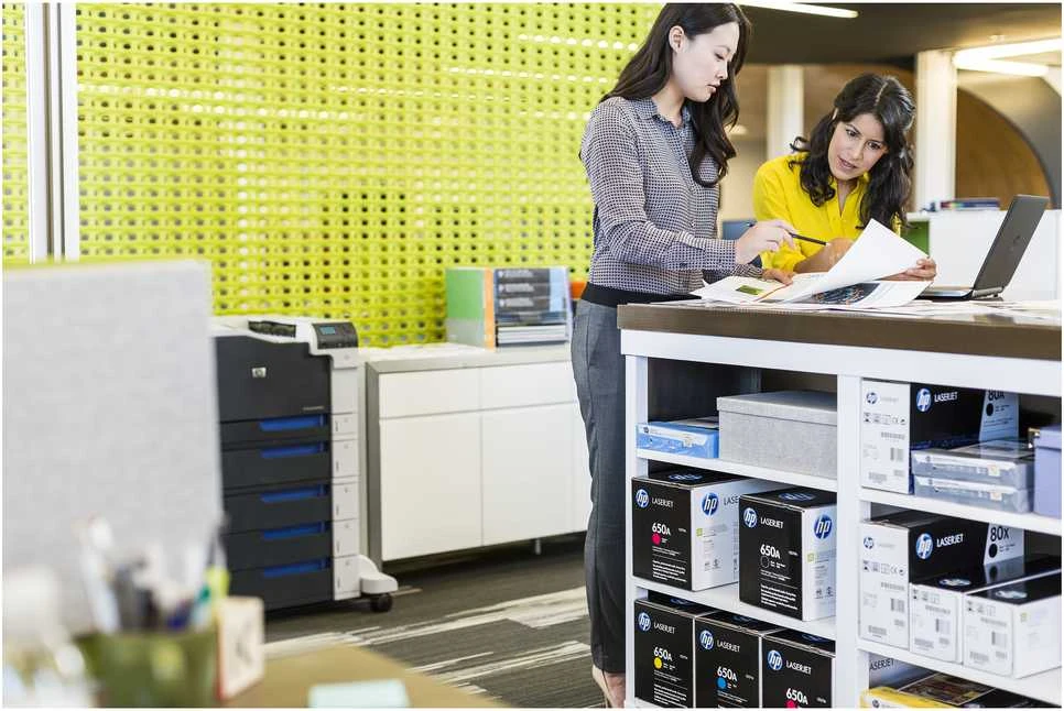 Hewlett Packard (HP) HP Color Laserjet CP5525 series Toneris Juodas (13.500 pages)