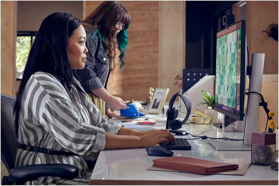 HP 625 USB FHD konferencijų verslo internetinė kamera – pakreipta, pasukama, dvigubą triukšmą mažinantis mikrofonas, HDR, suderinama su „Windows Hello“, pritvirtinama – Juodas