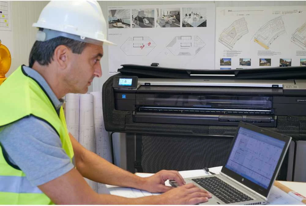 Hewlett Packard (HP) HP DesignJet T830 24 colių daugiafunkcis spausdintuvas su nauju stovu Spausdintuvas