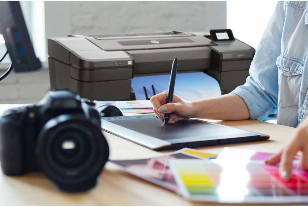 Hewlett Packard (HP) HP Designjet 44 colių spausdintuvas PostScript Z9+dr su okracznik V-Trimmer