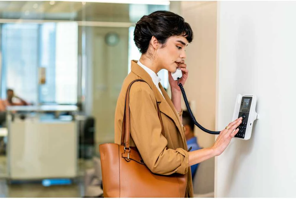 Hewlett Packard (HP) HP Poly Edge E100 IP telefonas su PoE