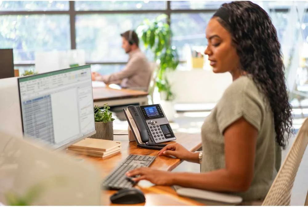 HP „Poly Edge E450“ IP telefonas su „PoE“ palaikymu