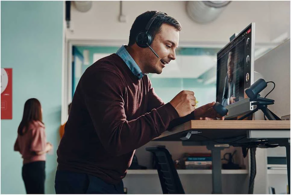 Poly Voyager Focus 2 Belaidės ausinės, Bluetooth, BT700 USB-C Adapteris, USB-C/A Adapteris, Juoda