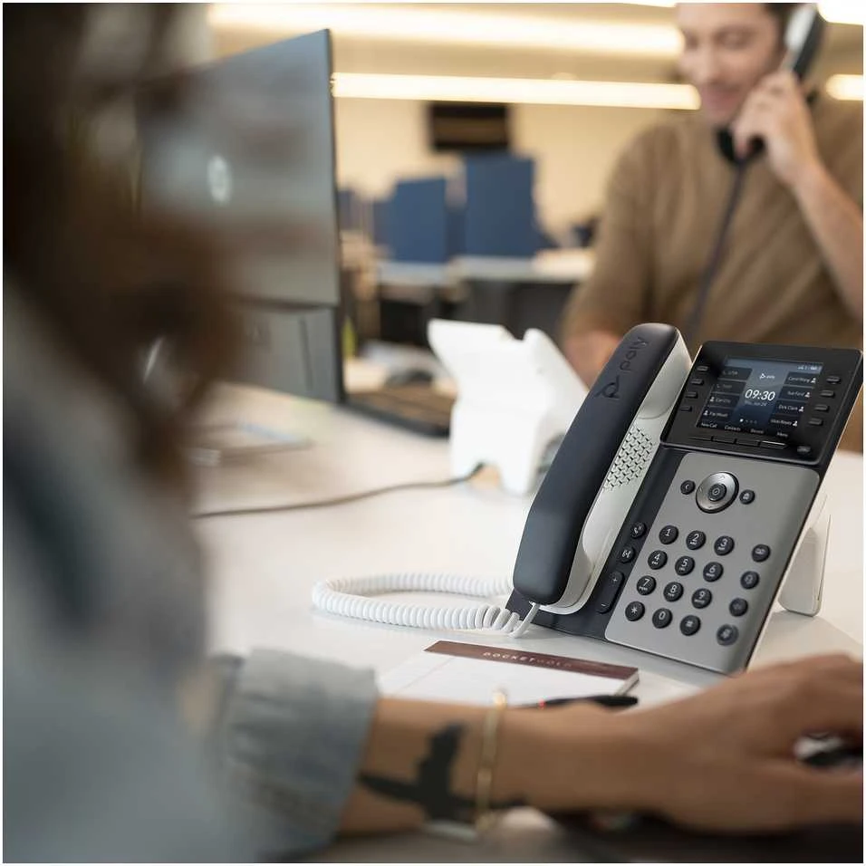 HP Poly Edge E300 IP telefonas su PoE
