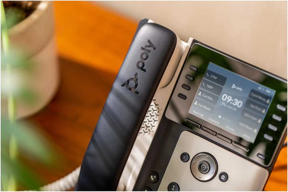 HP Poly Edge E300 IP telefonas su PoE