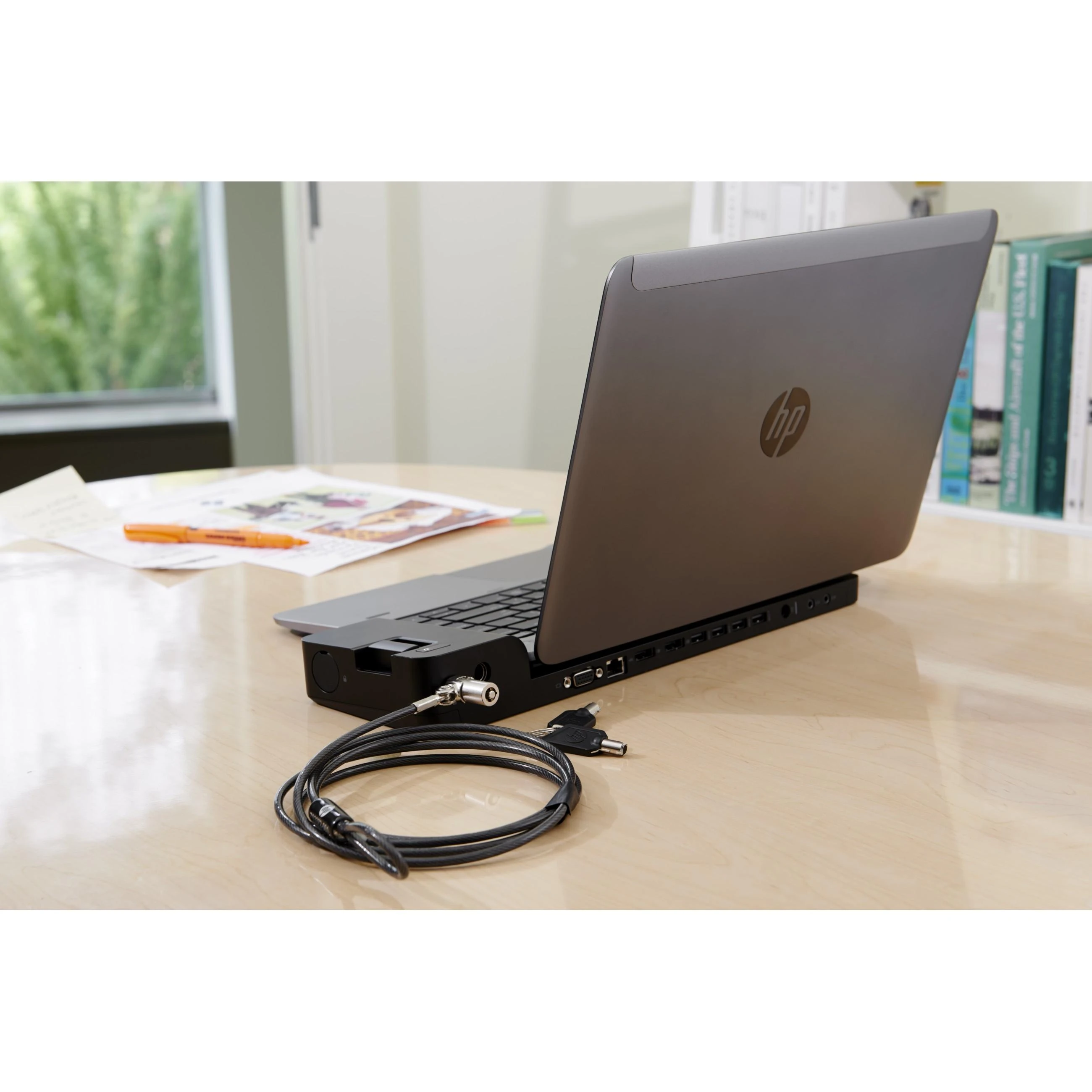 Hewlett Packard (HP) „HP UltraSlim“ prijungimo stotis 65 W – 4 x USB 3.0, 2 x DisplayPort 1.2, 1 x VGA, 1 x RJ-45, 1 x Linijinis įvestis, 1 x Linijinis išvestis