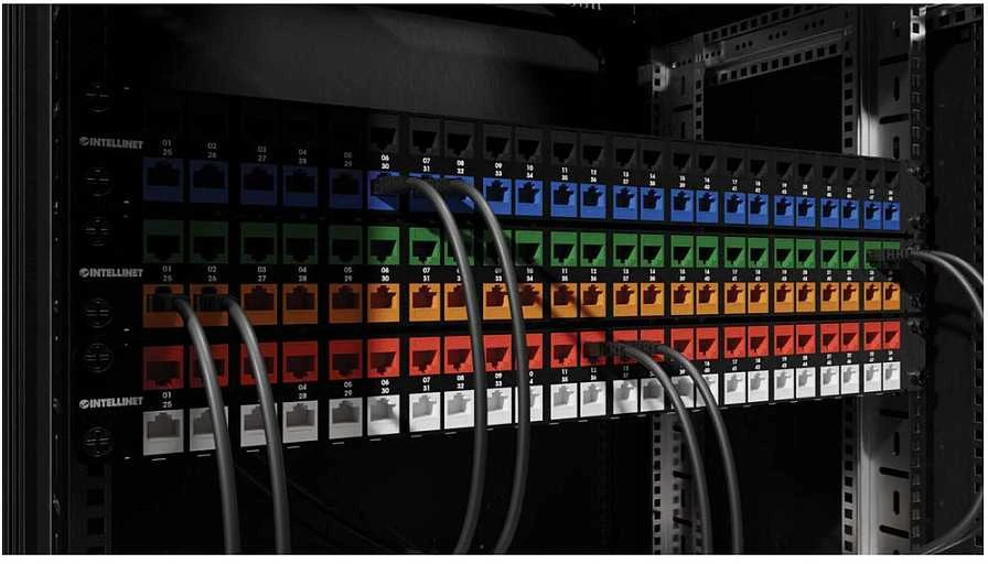 „Intellinet Network Solutions“ INTELLINET Cat6a 10G plonas „Keystone“ modulis STP be įrankių su fiksavimo spaustuku vientisam laidui, paauksuoti kontaktai, metalinis korpusas, baltas
