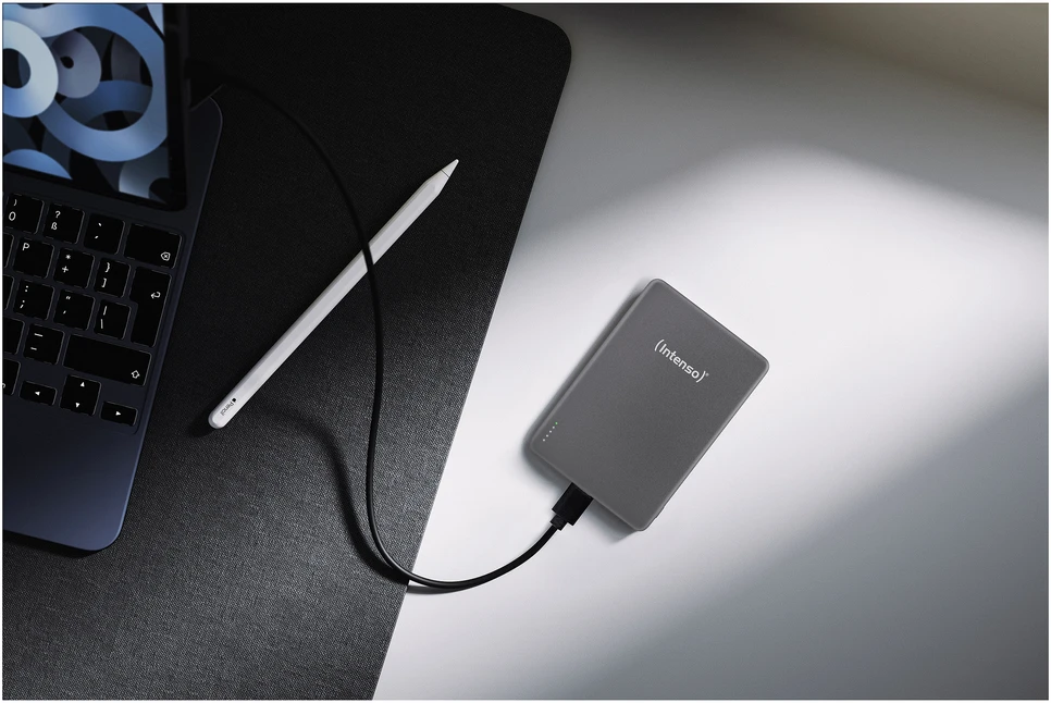 „Intenso Powerbank MW10000“ pilka 10000 mAh magnetinė belaidė baterija
