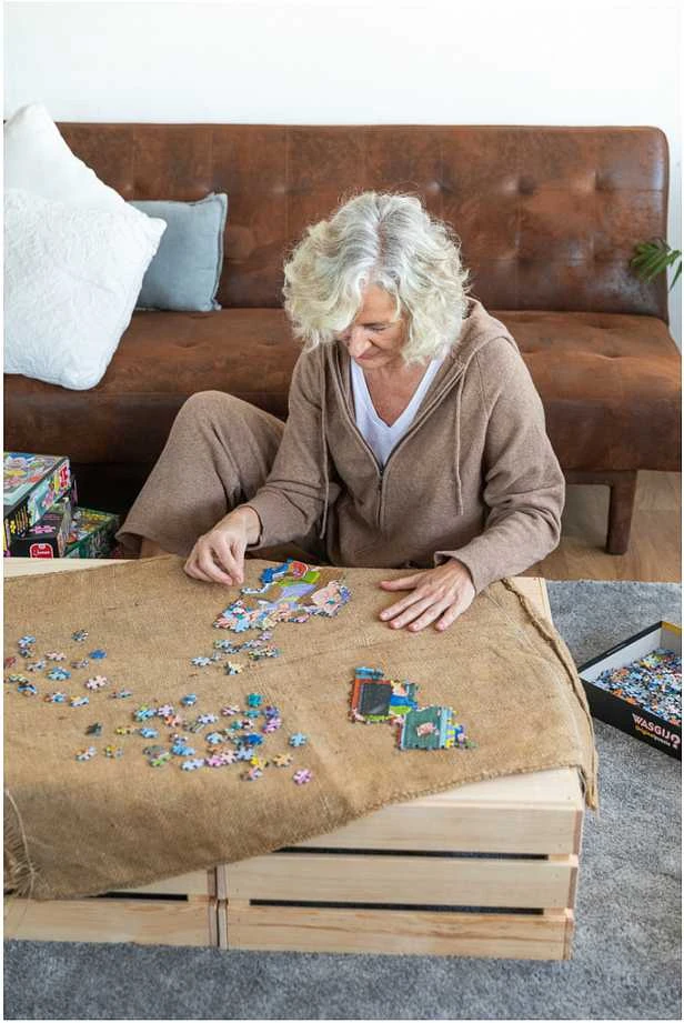 Dėlionė Jumbo Spiele Jumbo Wasgij Destiny 19 Die Kneipe -Im Im -Eck- Eck 1000 Teile Puzzle (19166)