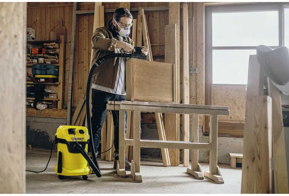 Dulkių siurblys Karcher WD 3 P V-17/4/20 su elektros lizdu