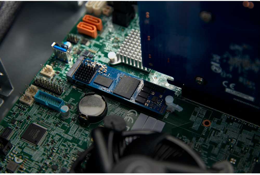 Kingston SSD | DC2000B | 960 GB | SSD form factor M.2 2280 | Solid-state drive sąsaja PCIe NVMe Gen 4.0 (x4) | Skaitymo greitis 7000 MB/s | Rašymo greitis 1300 MB/s