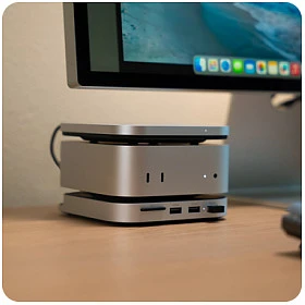 Disk adapter Satechi USB4 Slim NVMe SSD Enclosure sidabrinis