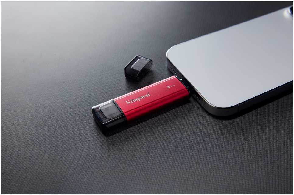 Kietasis diskas „Kingston Technology“ 2 TB nešiojamasis SSD diskas su dviem USB-A/C jungtimis, iki 1050 MB/s USB 3.2 Gen 2