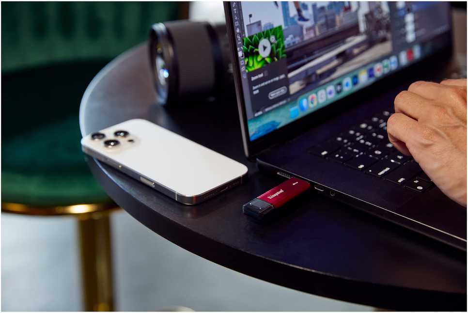 Kietasis diskas „Kingston Technology“ 2 TB nešiojamasis SSD diskas su dviem USB-A/C jungtimis, iki 1050 MB/s USB 3.2 Gen 2