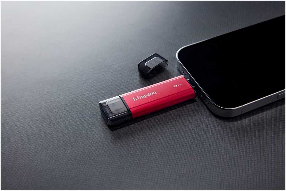 Kietasis diskas „Kingston Technology“ 2 TB nešiojamasis SSD diskas su dviem USB-A/C jungtimis, iki 1050 MB/s USB 3.2 Gen 2