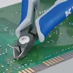 KNIPEX tikslios elektroninės įstrižainės pjaustytuvas
