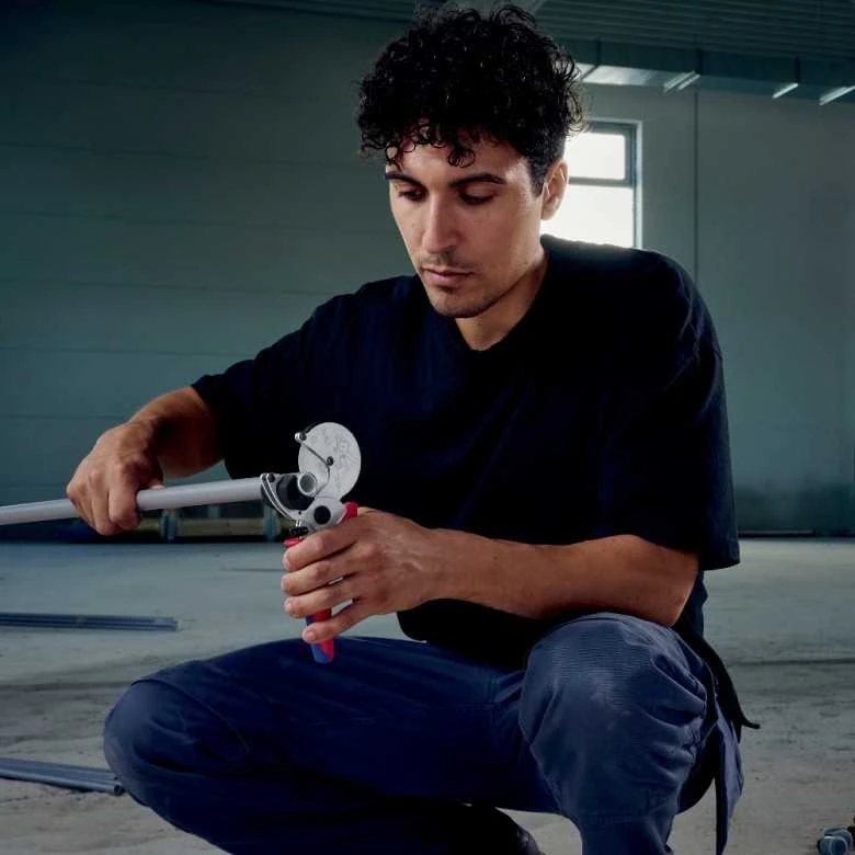 Plastikinių vamzdžių kirpimo replės KNIPEX 9025