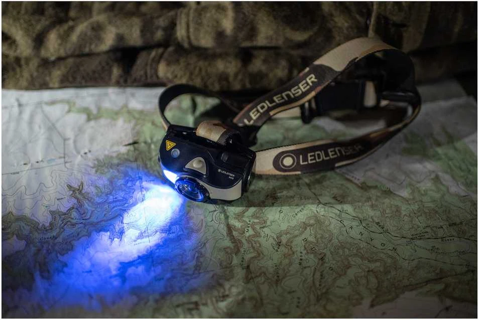 Žibintuvėlis LED LENSER MH8 (juodas) Multicolor LED