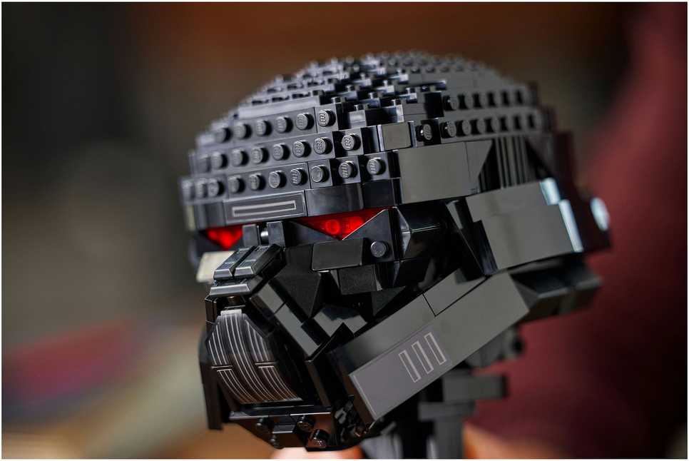 LEGO® Star Wars Tamsiojo kario™ šalmas (75343)