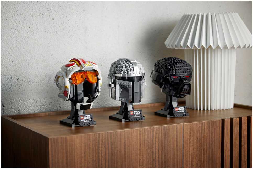 LEGO® Star Wars Tamsiojo kario™ šalmas (75343)