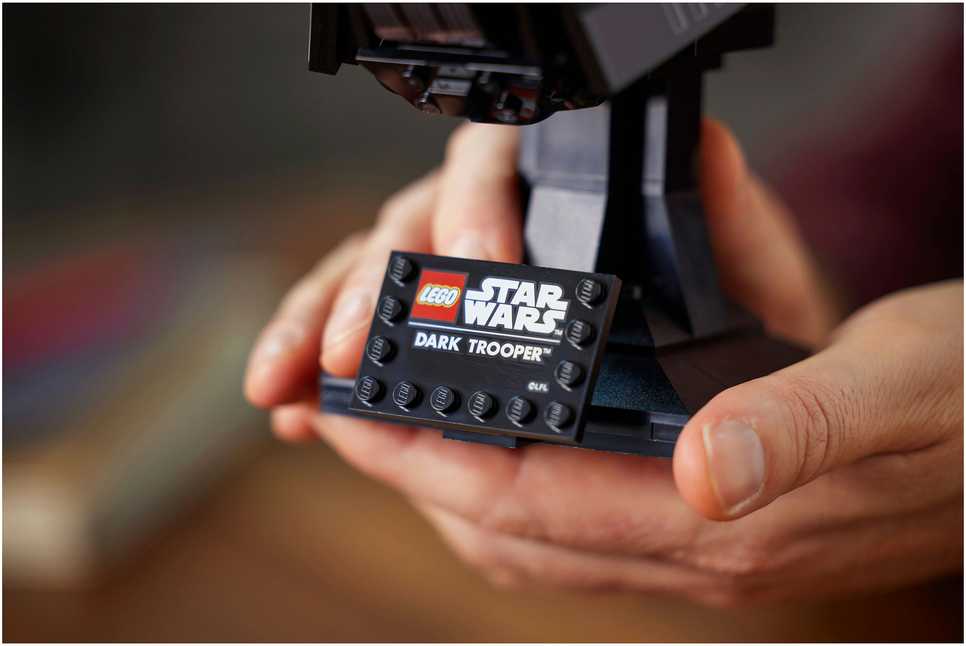 LEGO® Star Wars Tamsiojo kario™ šalmas (75343)