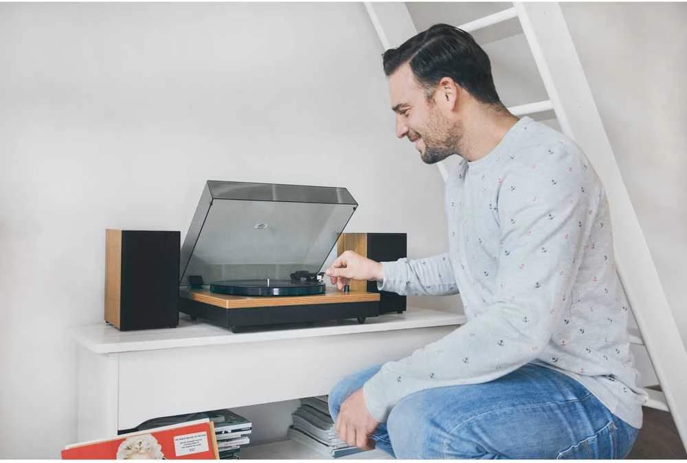 Lenco LS-300WD patefonas su dviem atskirais garsiakalbiais, Medienos apdaila