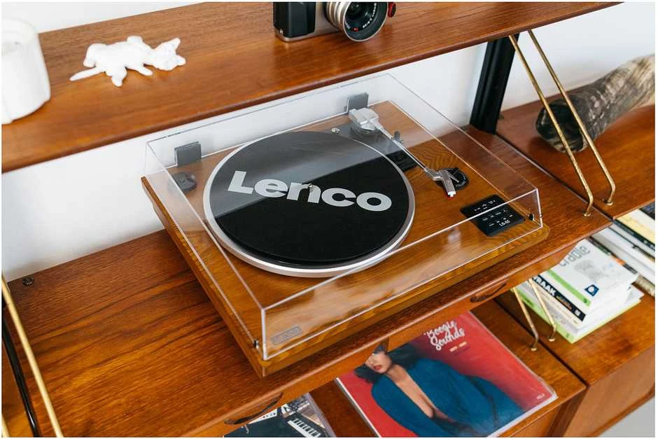 Patefonas Lenco LS-55WA, Graikinio riešuto medienos korpusas