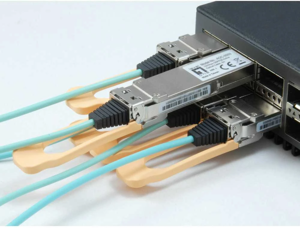 Level One „LevelOne SFP“ modulis „LevelOne AOC-0503“ tinklo siųstuvo-imtuvo modulis Šviesolaidinis 103100 Mbit/s QSFP28 850 nm