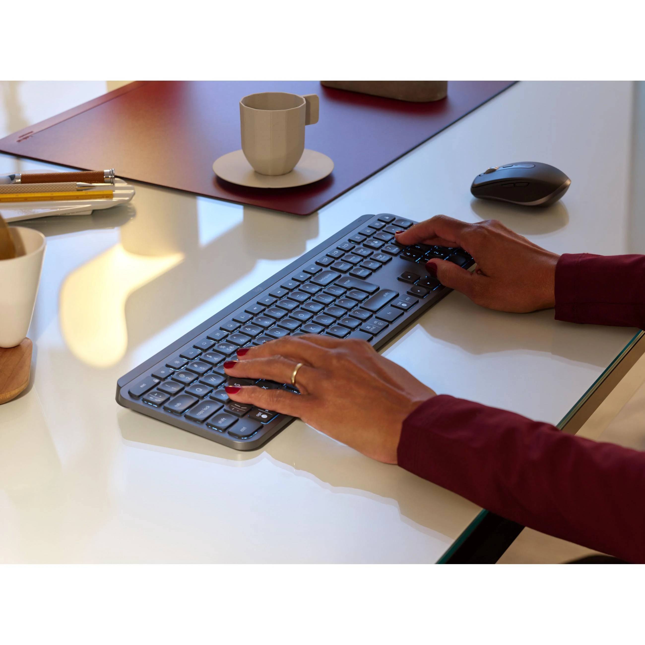 Belaidė klaviatūra Logitech MX Keys verslui/ Key Illumination, Silent Keys with Perfect Stroke, Logi Bolt, Bluetooth, Rechargeable, Windows/Mac/Chrome/Linux/DE išdėstymas