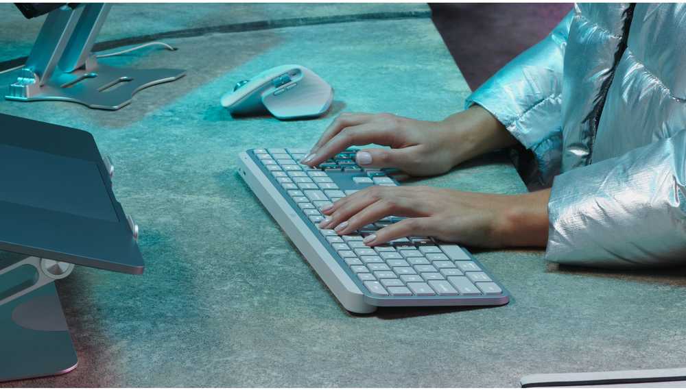 Klaviatūra Logitech MX KEYS S - PALE Pilkas - CH - BT - - N/A - CENTRAL-419